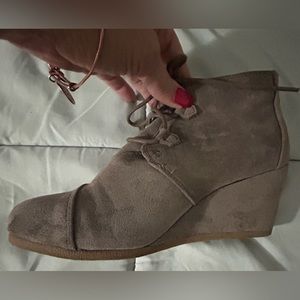 Suede boot shoes